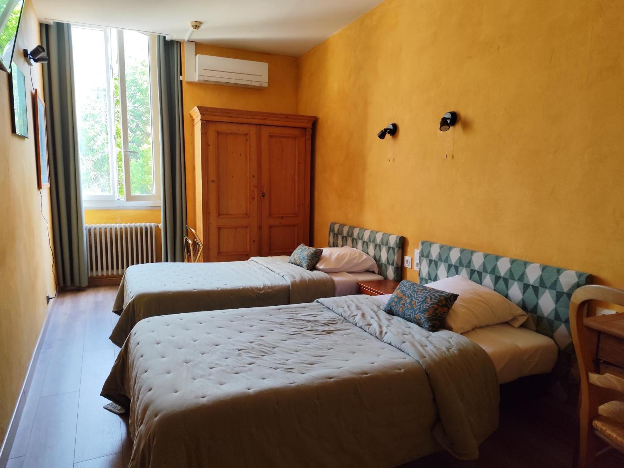 Hotel Saint Jean Orange  Bagian luar foto
